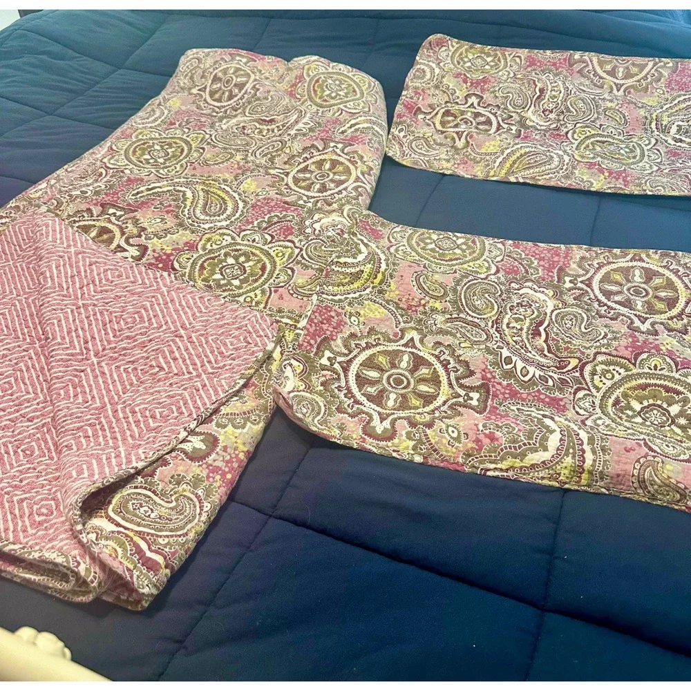 Pink Paisley Mandala Reversible Quilt Set‎ Bohemian 3 Piece Full Queen Bedding